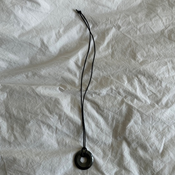 Vintage stylish elegant leather cord dark grey onyx donut pendant necklace - Picture 6 of 11